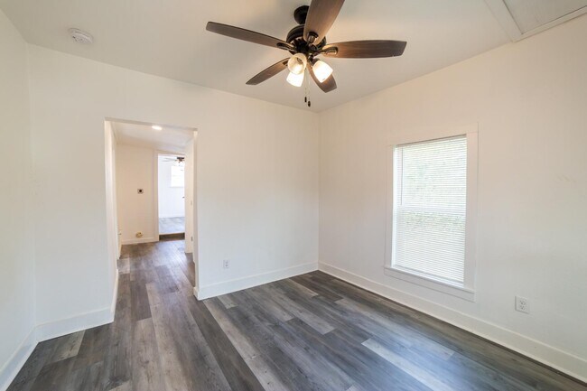 Photo - 611 Rochambeau St