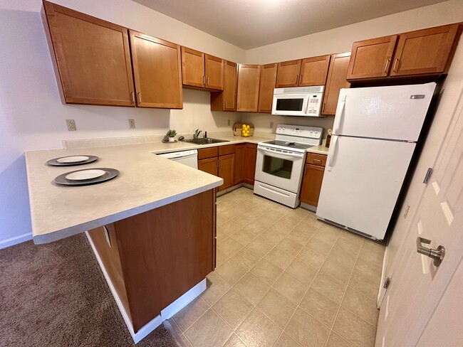 Cocina - South Pointe Senior Apartments