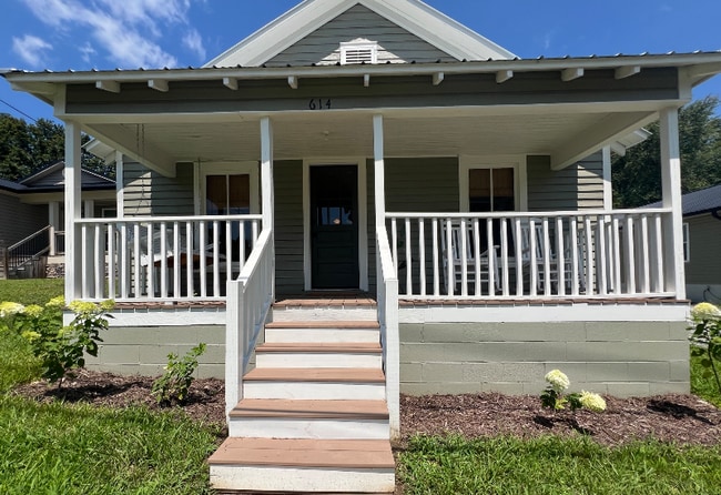 Photo - 614 W Holt St