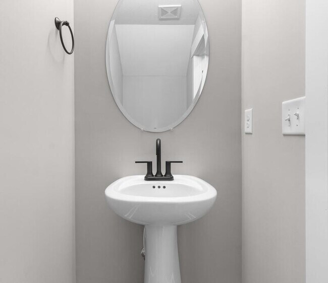 Photo - 303 Jonathan Wade Cir