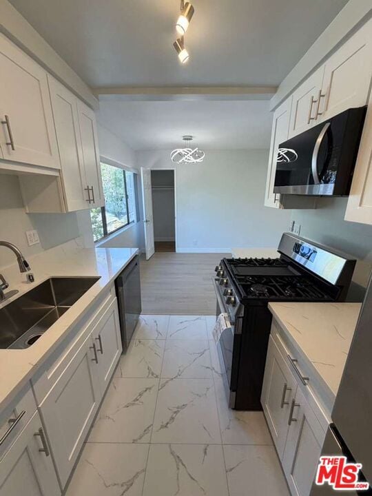 Photo - 7607 Norton Ave Unidad Front