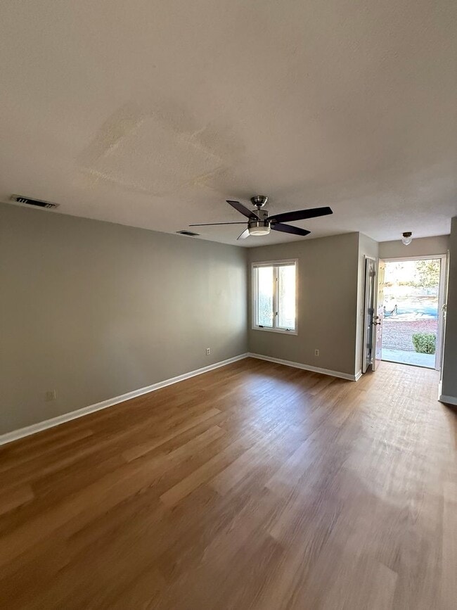 Photo - 2 Woodrum Pl