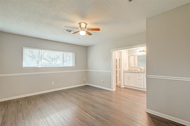 Photo - 910 Redway Ln