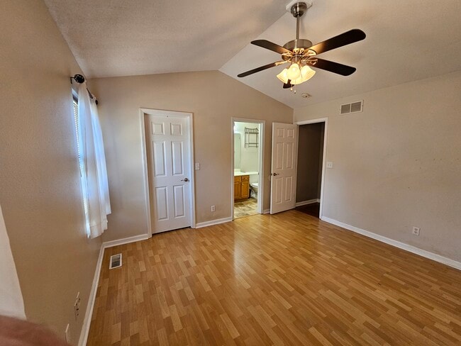 Photo - 127 Bayfield Dr