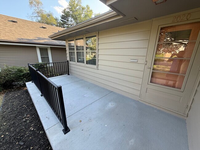 Photo - 2020 N 61st St