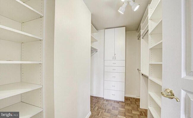 Photo - 7111 Woodmont Ave Unit 209