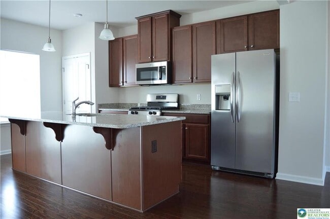 Photo - 2332 Raya Wy