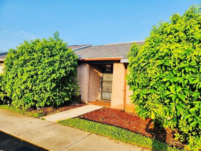 Building Photo - 2531 King Oak Cir