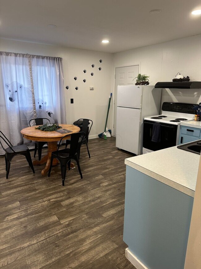 Photo - 521 N St Unit B