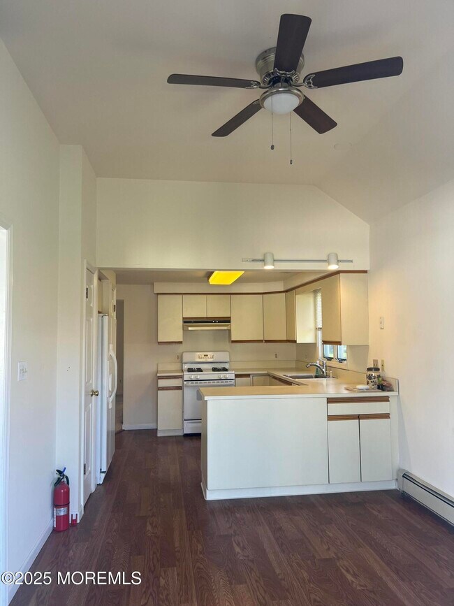 465 Adrian Ave