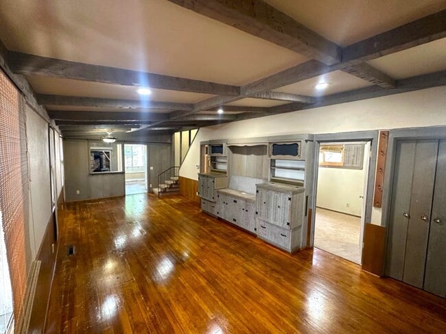 Photo - 3 bed 1 bath, Month to Month in the middle of it all