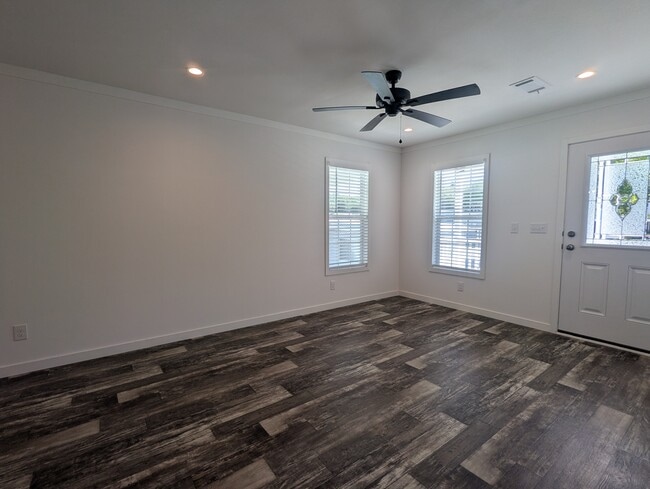 Photo - 127 Coral Crest Dr