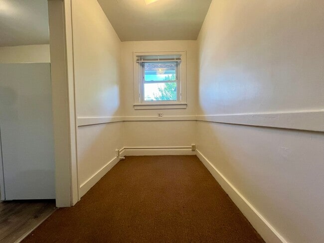 Photo - Bright & Spacious 1BD in Oakland! Beautiful Hardwood Floors, Equipped Kitchen & More! Call Today!