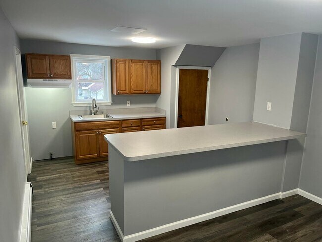 Photo - 349 E 5th St