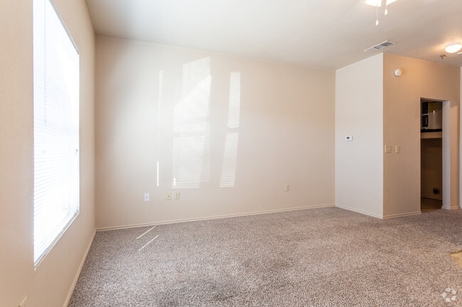 1BR, 1BA 570SF