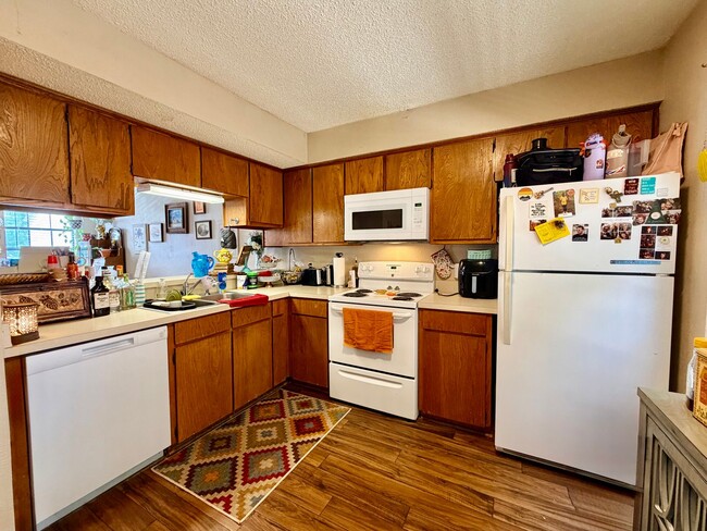 1251 Dallas Dr