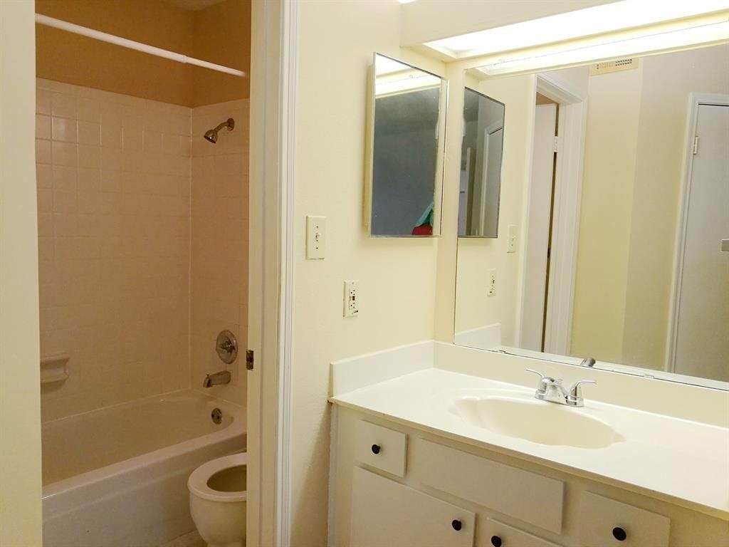Photo - 2121 Hepburn St Unit 505