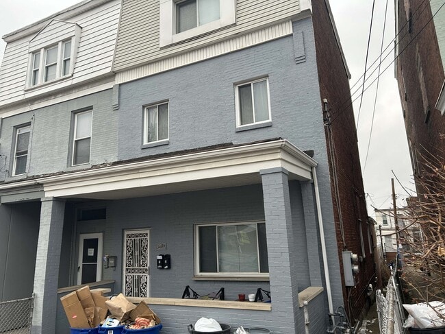Building Photo - 3405 Ward St Unit 2 Bedroom