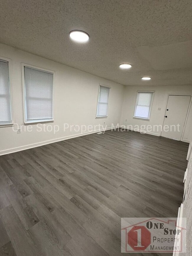 Photo - Beautiful 3 Bedroom 2 Bathroom in Kansas City!