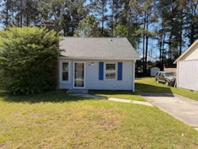 Building Photo - Freshly updated 2 bedroom 2 bath