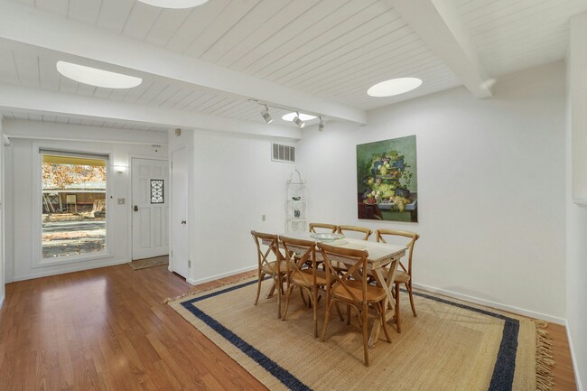 Photo - 22 Arch Way