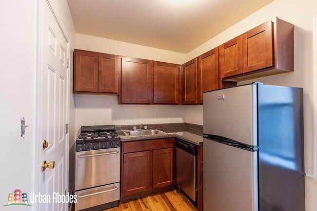 Photo - 814 W Cornelia Ave Apartments Unit M03B