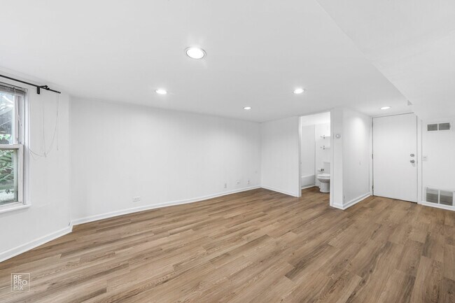 Photo - 3414 N Damen Ave