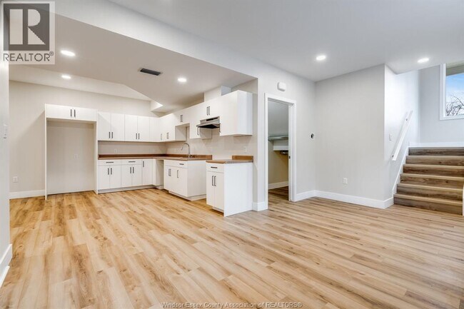 Photo - 21293 Harbour Rd