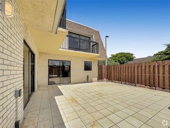 Building Photo - 8103 SW 24th St Rental