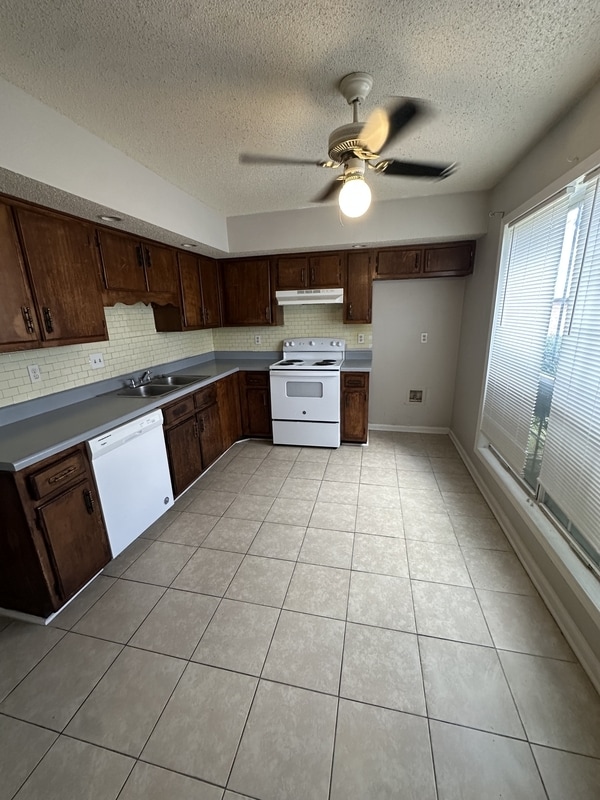 Photo - 3709 Deer Forest Dr