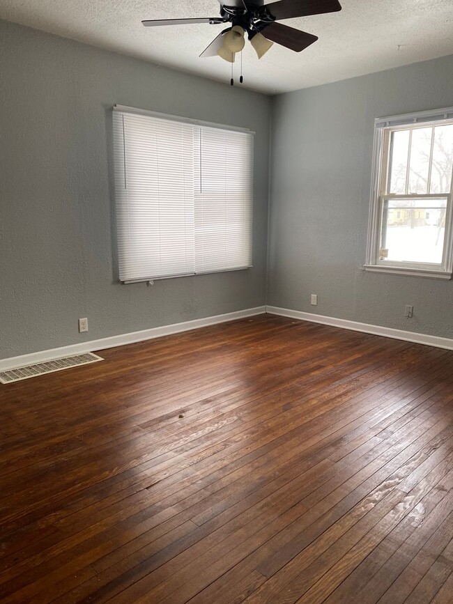 Photo - 2 Bedroom, 1 Bathroom House for Rent-820 Adrian