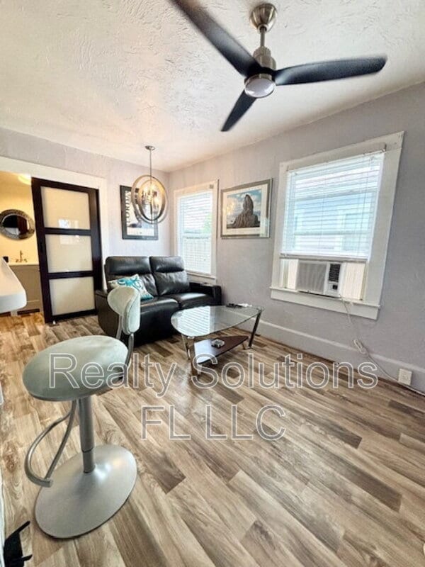 Photo - 418 Daytona St