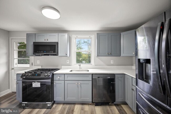 Building Photo - 8807 Fearne Ave