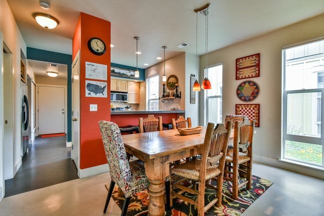 Photo - 803 Heschel St