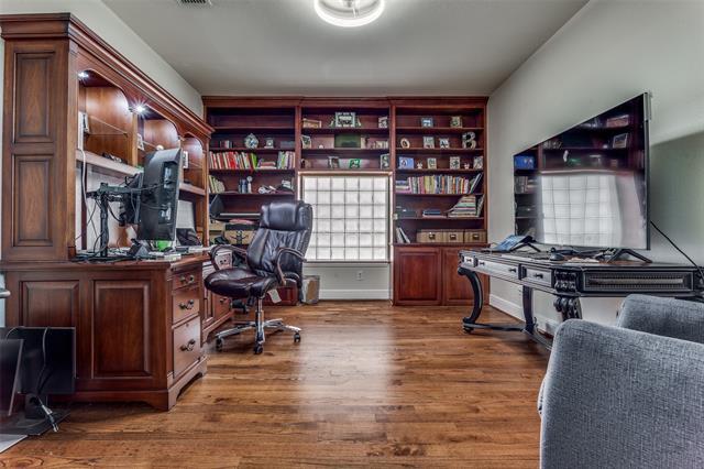 6909 Medallion Dr