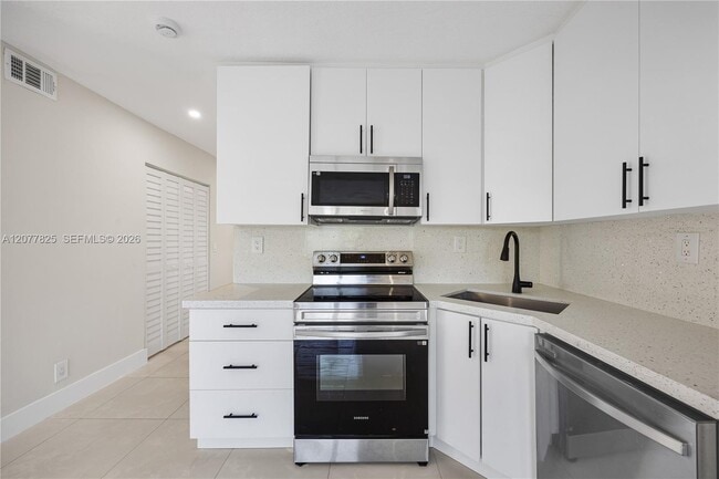 Photo - 5420 Hollywood Blvd Unit 209