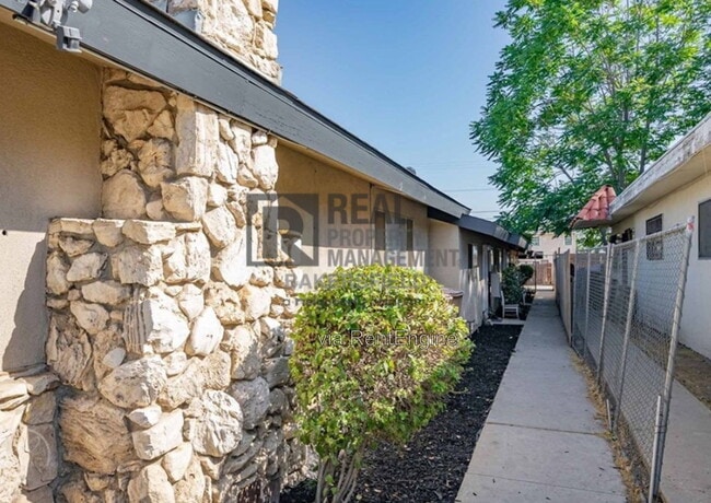 1015 Pacific St Unidad D