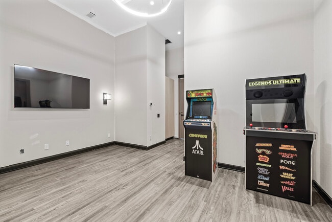 Photo - 8020 Derry Rd Unité 1-Bed