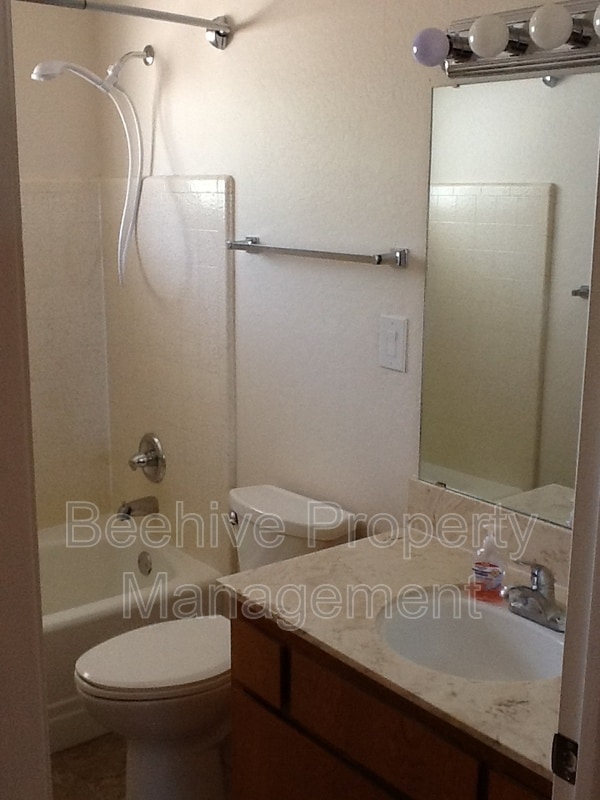 Photo - 5827 Colby St