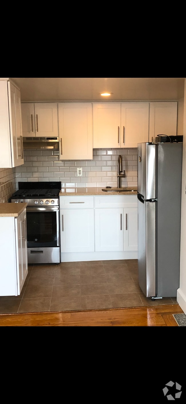Building Photo - 414 Macon St Unit 4 Rental