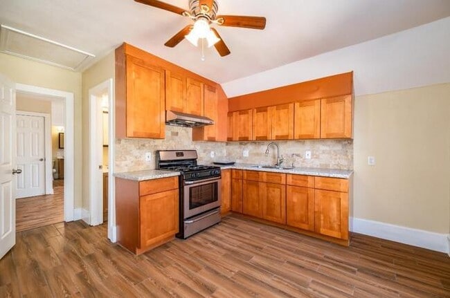 Building Photo - 312 W Main St