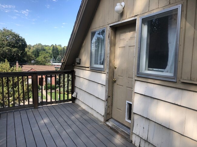 Photo - 320 SE High St