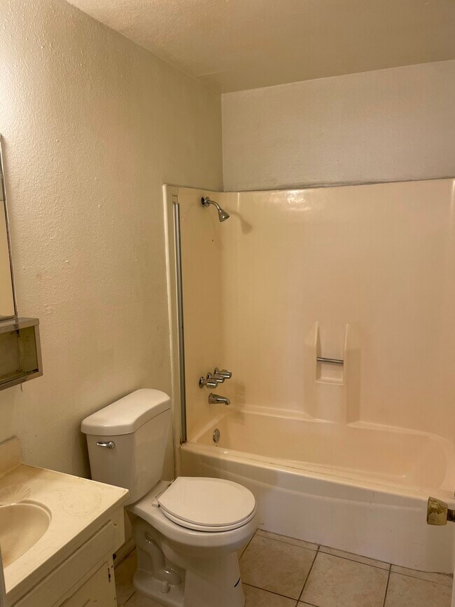 Photo - 840 King Richard Ave