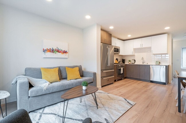 Building Photo - 4322 Winslow Pl N