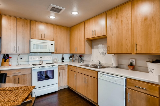 Broadway Lofts | Englewood, CO Apartments