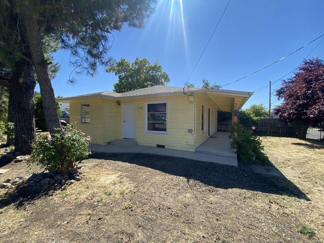 Photo - 710 W Broccoli St
