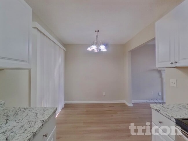 Photo - 104 Kells Dr