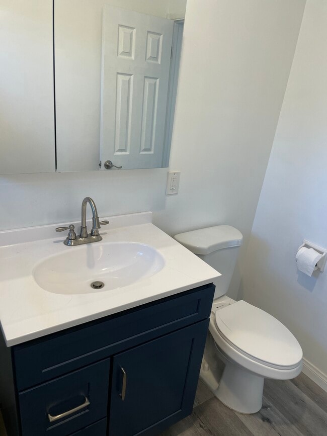 Bathroom - 1714 Grove St Unit 2