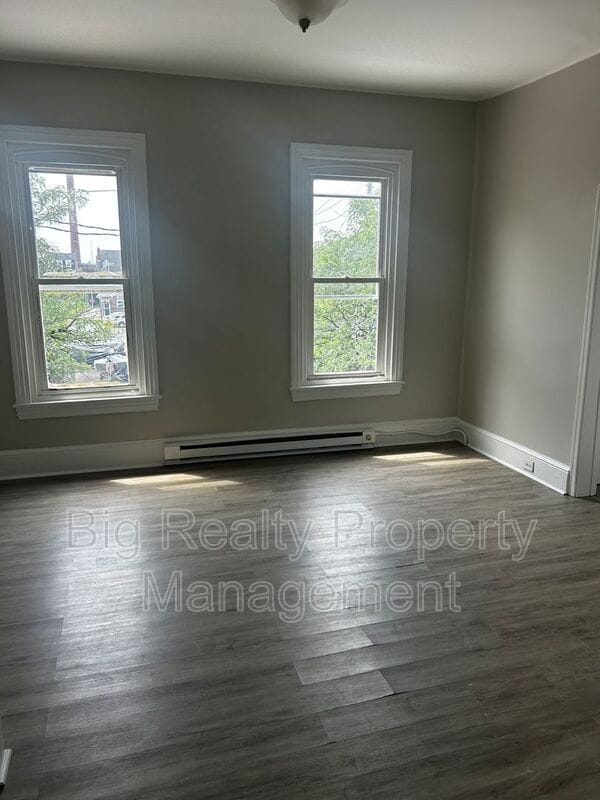 Photo - 529 King St