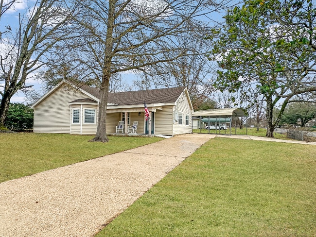 Building Photo - 402 Wallace Dean Rd